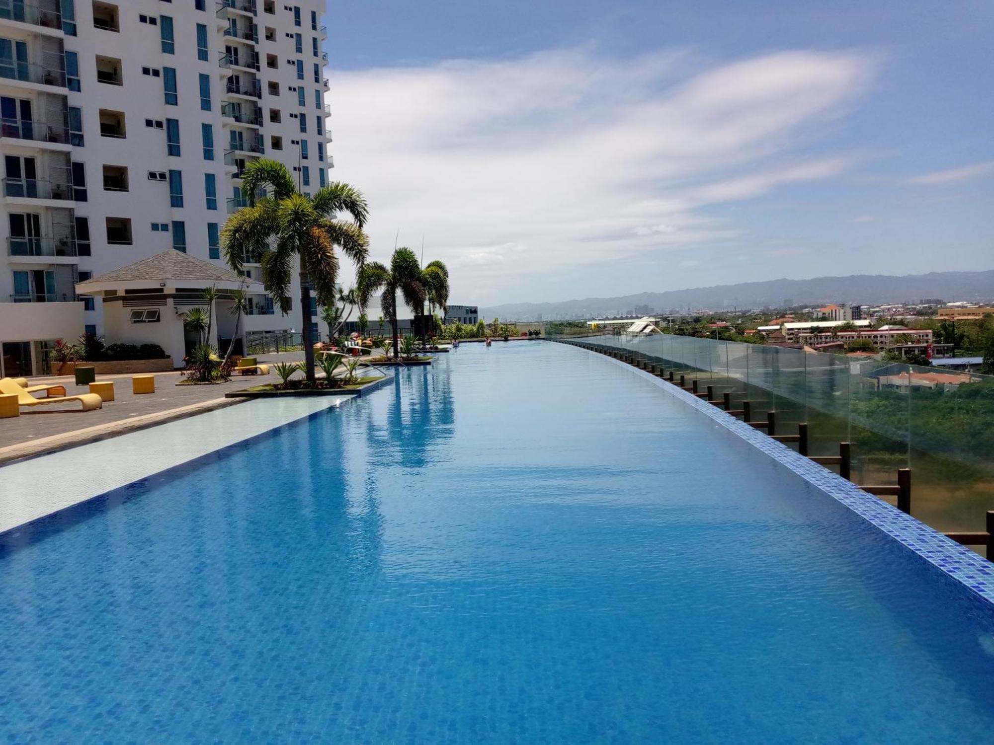 Mactan Newtown 8 Boulevard Deluxe Punta Engaño Exterior foto