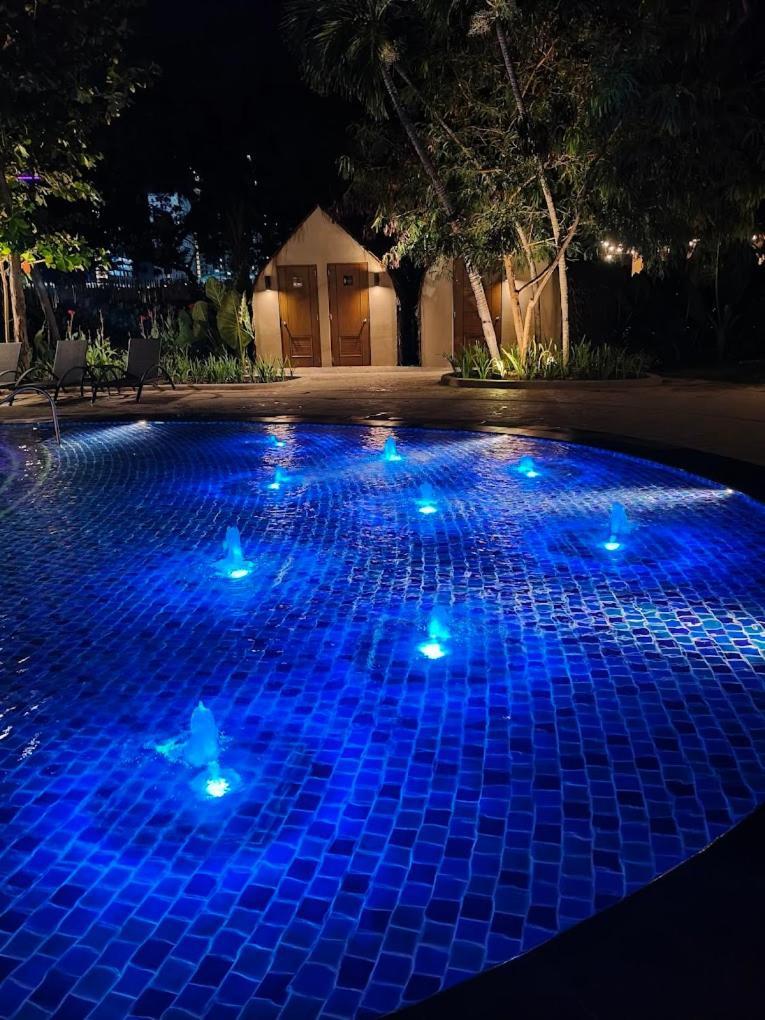 Mactan Newtown 8 Boulevard Deluxe Punta Engaño Exterior foto